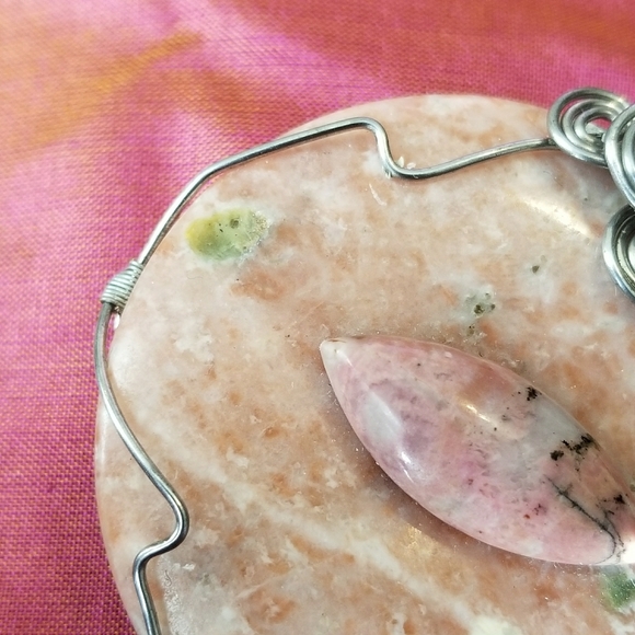 Peach stone wire wrapped pendant silver handmade hand crafted boho - Picture 7 of 9